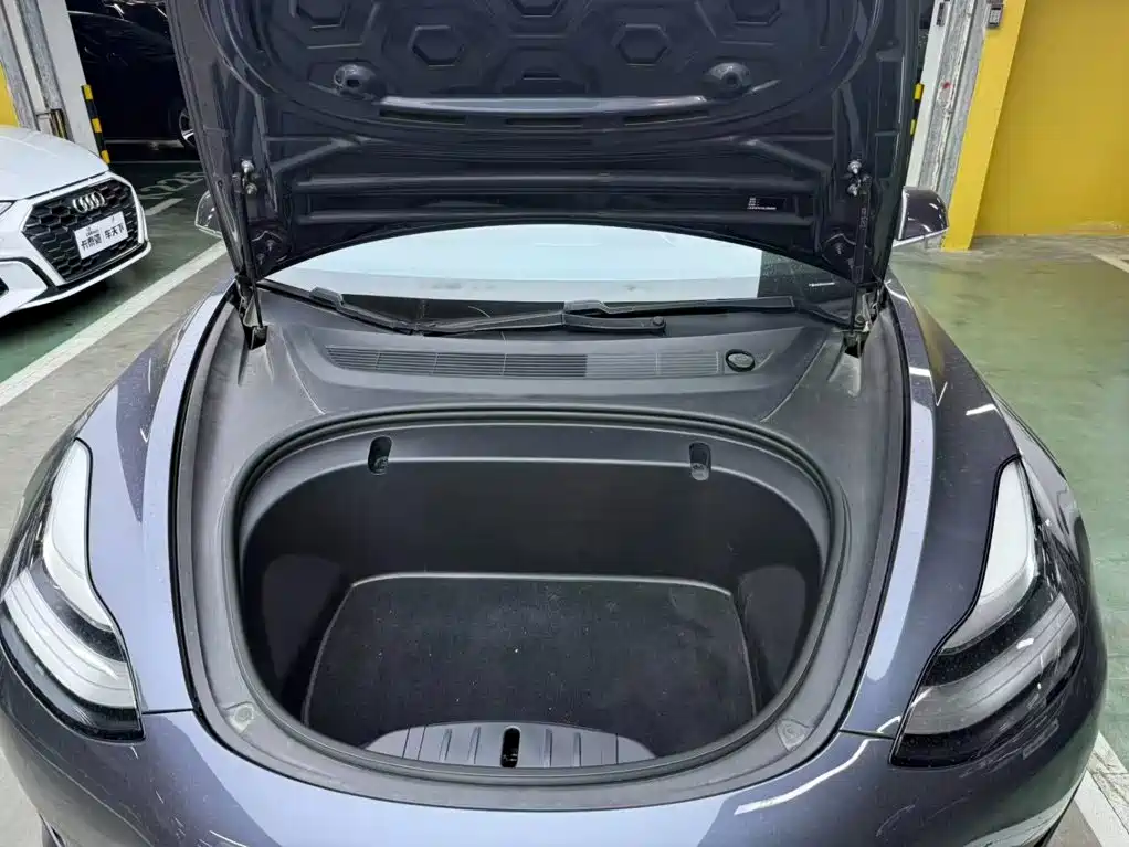 Фото 12 - Tesla Model 3