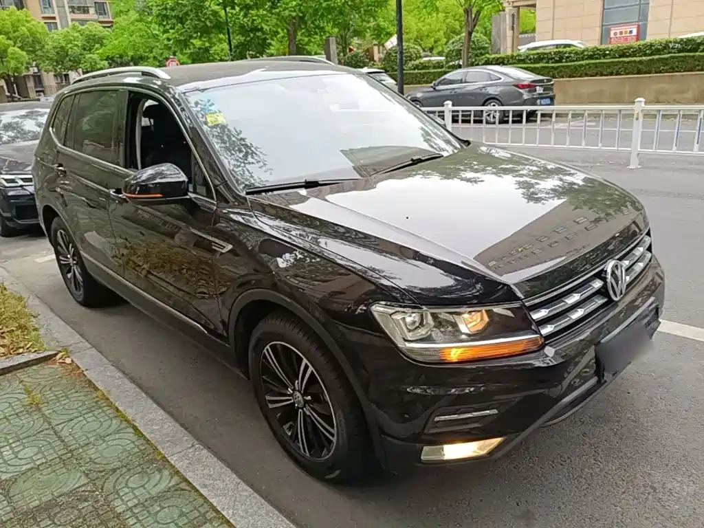 Photo 22 - Volkswagen Tiguan L