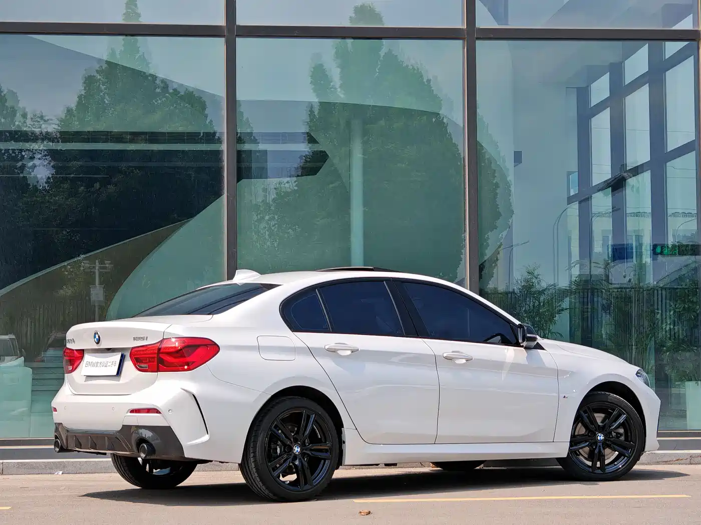 BMW 1-SERIES