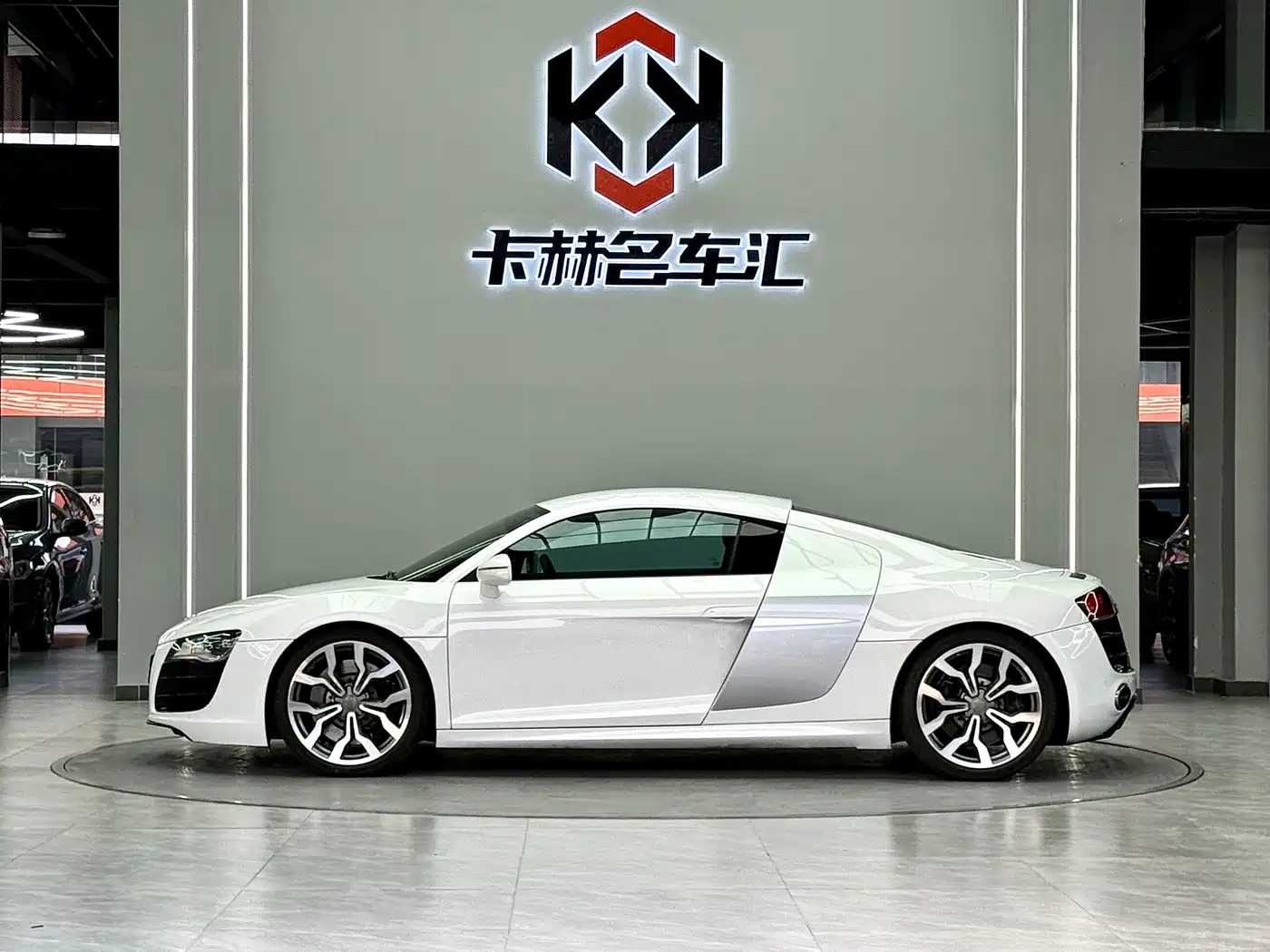 Audi R8 2010 5.2 FSI quattro фото 5