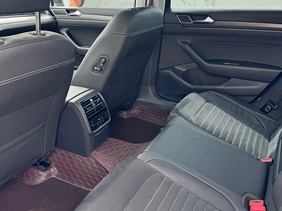 Volkswagen Magotan 2020 330TSI DSG Luxury фото 7