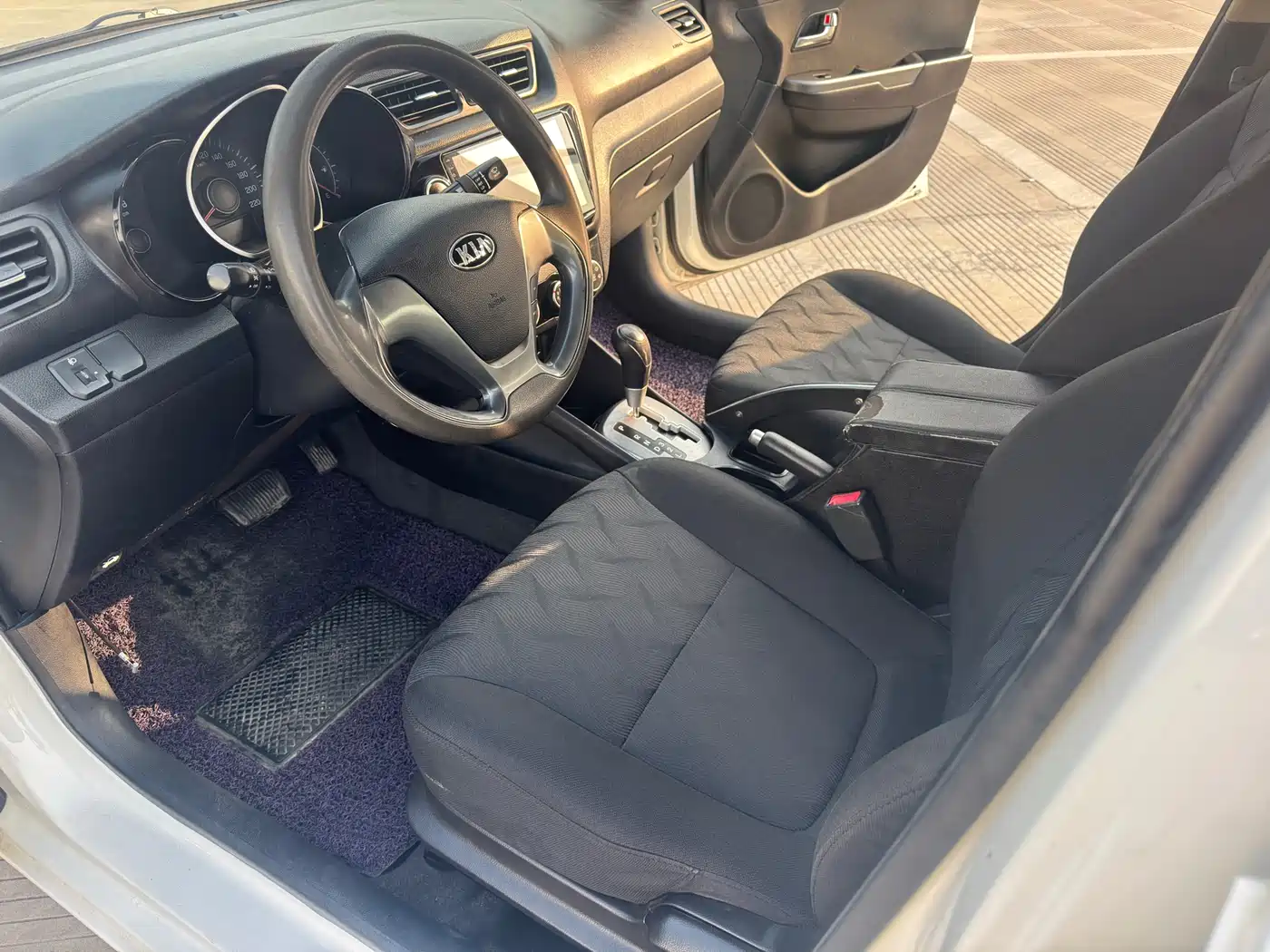 Photo 4 - Kia K2