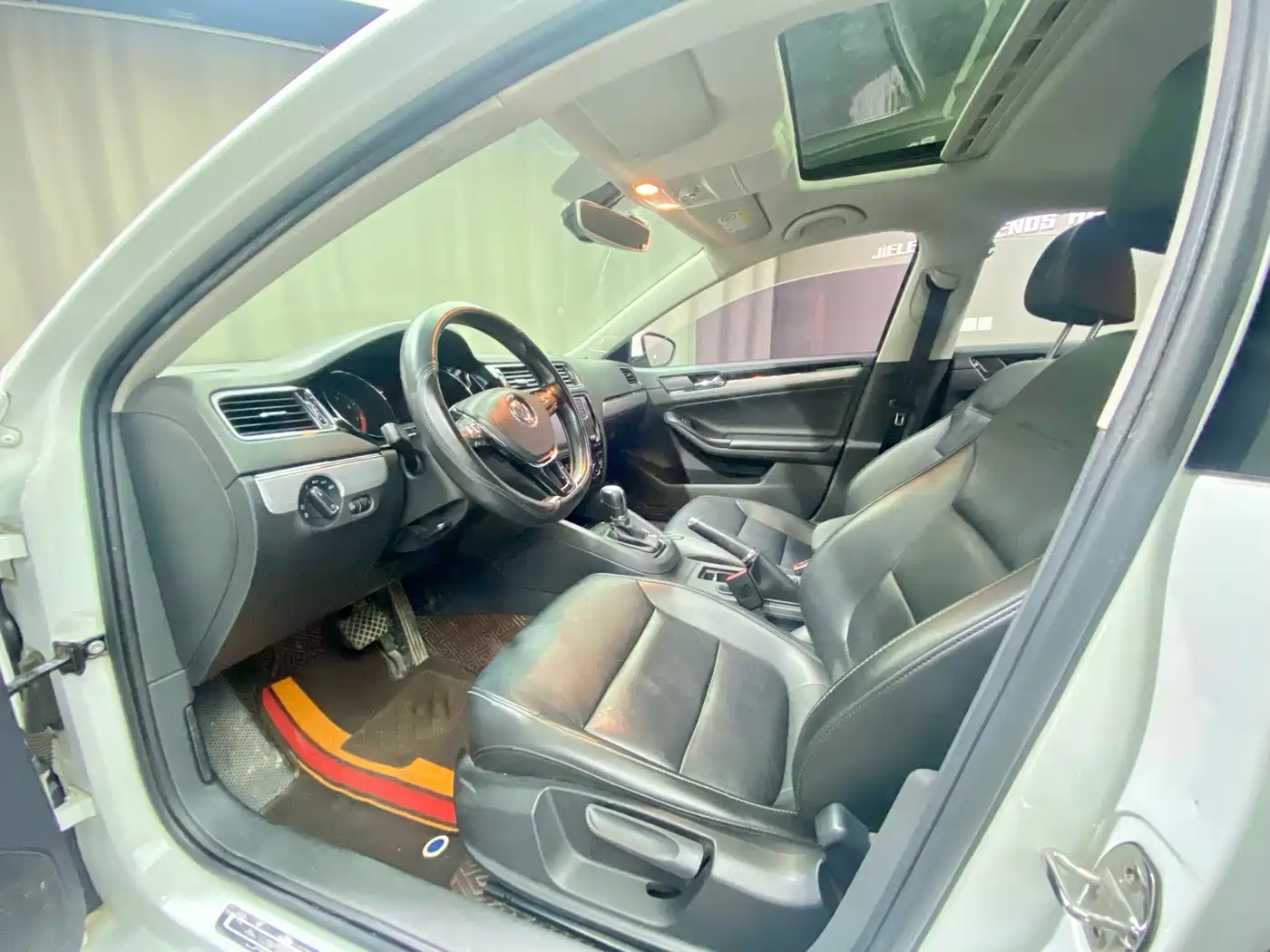 Фото 9 - Volkswagen Sagitar