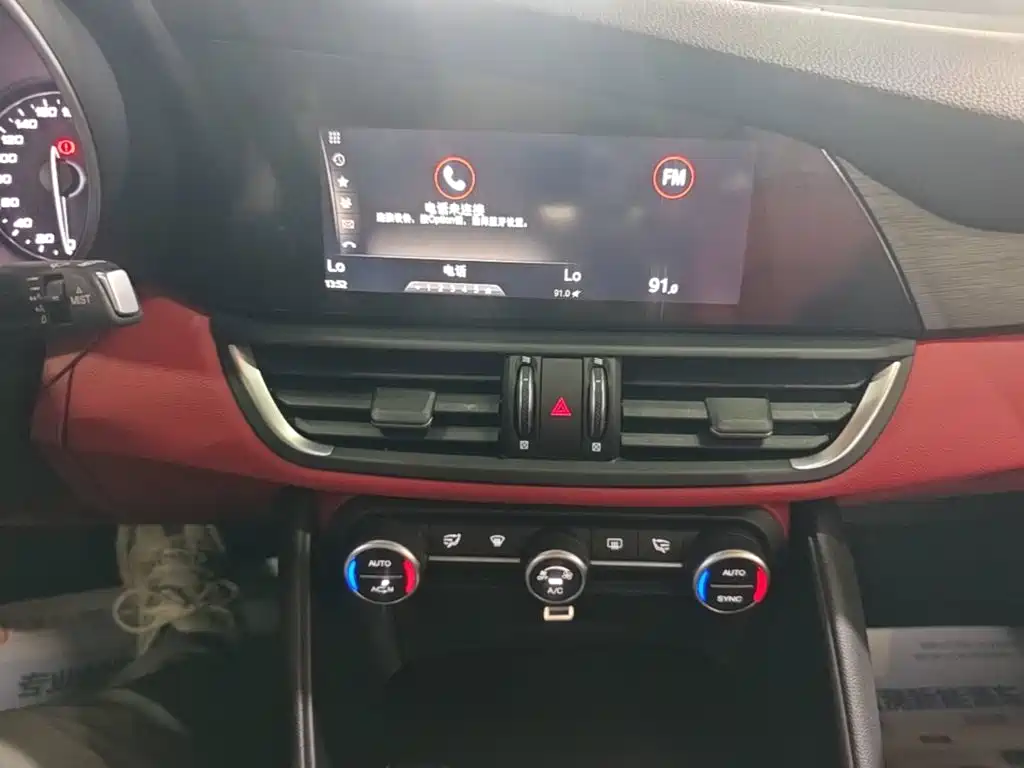 Alfa Romeo Giulia 2018 2017 2.0T 200HP Luxury Edition
