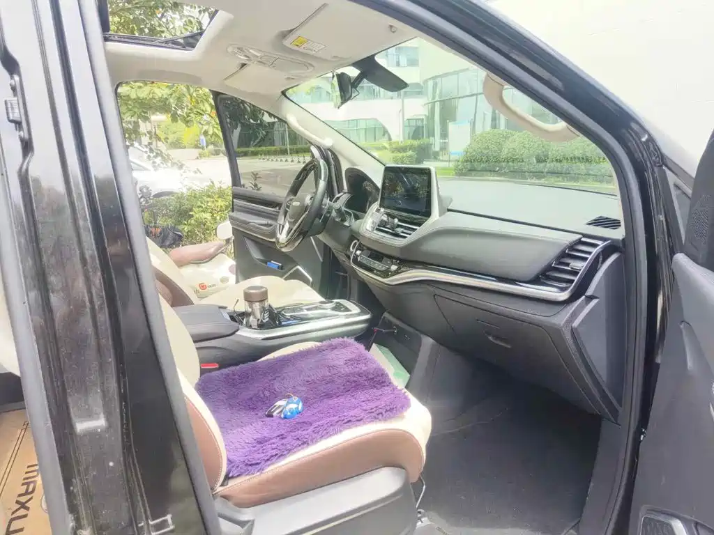 SAIC Maxus Maxus G20 2022 2023 PLUS 2.0T Gasoline Automatic Luxury Edition