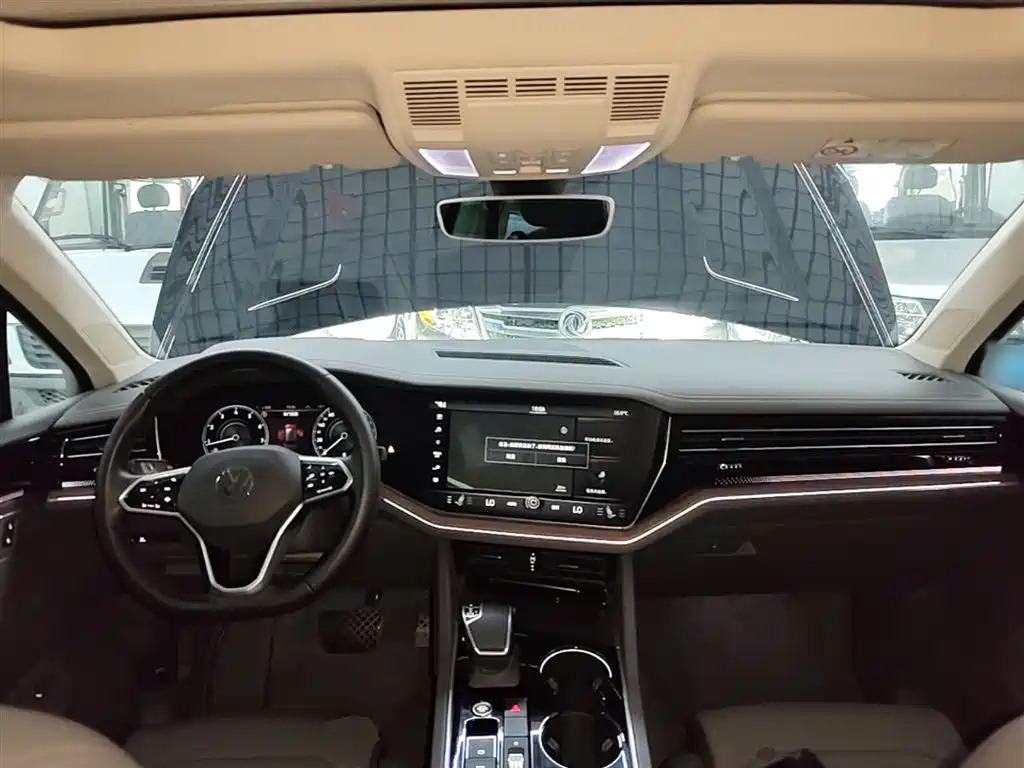 VOLKSWAGEN TOUAREG