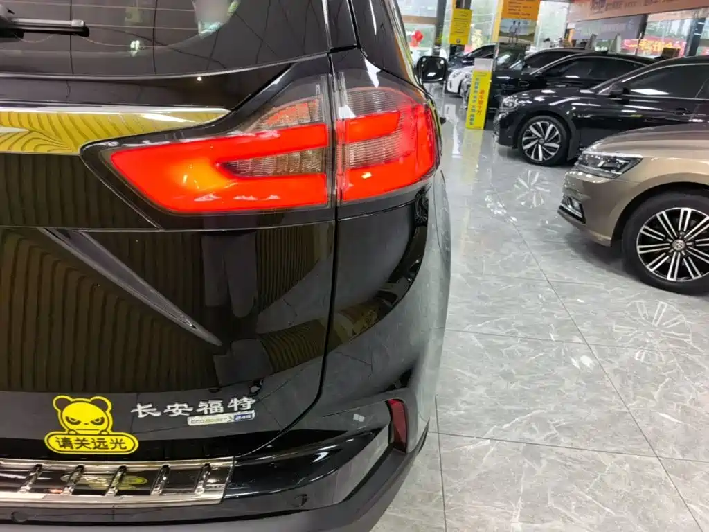 Фото 8 - Ford Edge