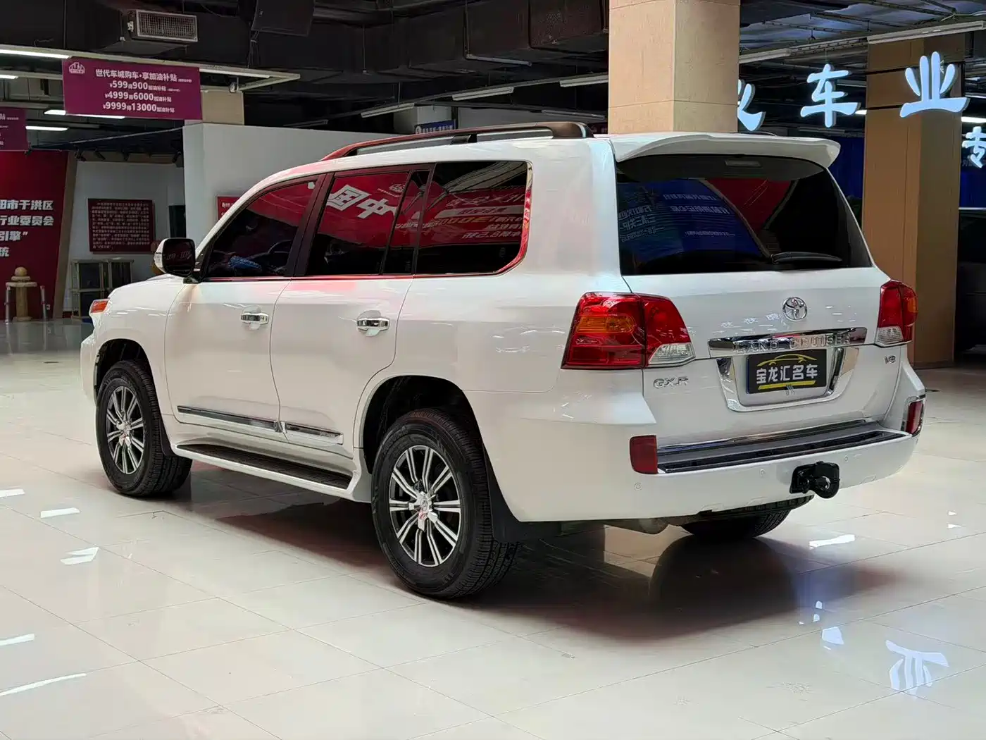 Toyota Land Cruiser (Import) 2015 4.0L V6 Middle East Low Configuration Edition фото 6