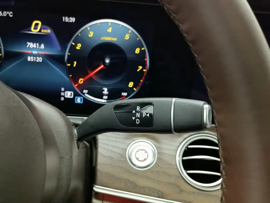 Mercedes-Benz E-Class, миниатюра 13