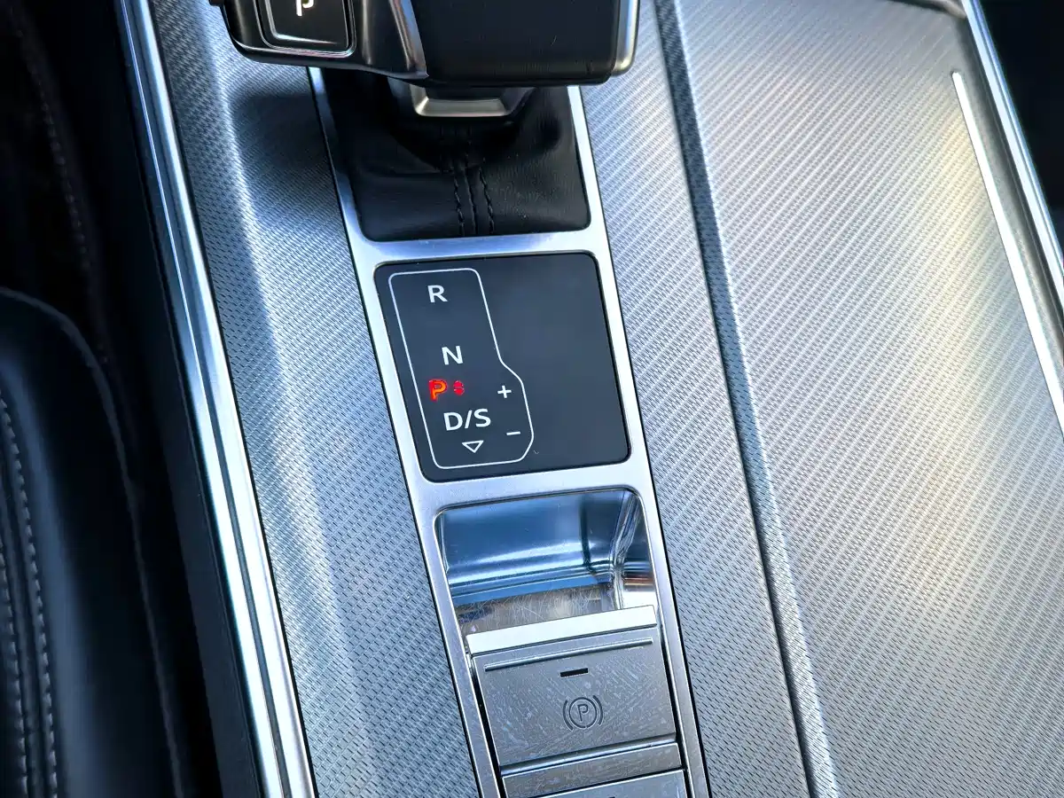 Audi A6L 2024 40 TFSI Luxury Elegance фото 12
