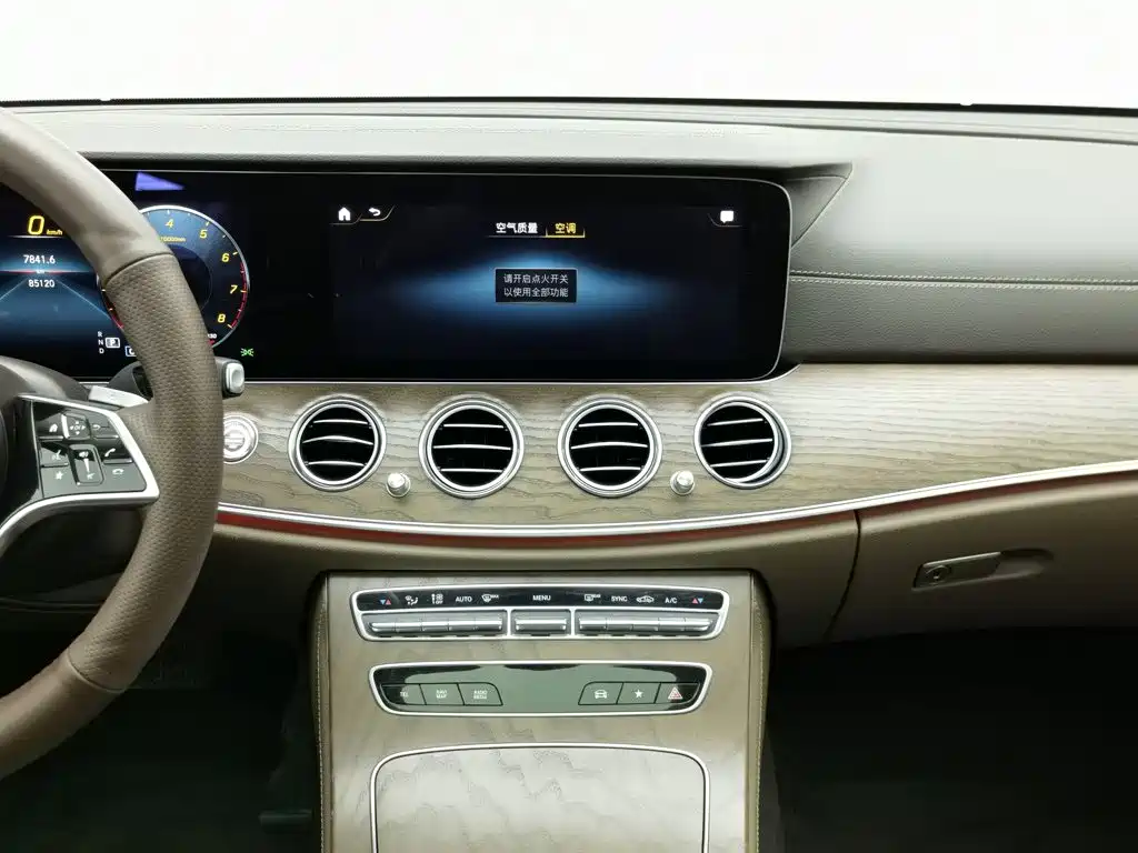 Mercedes-Benz E-Class, миниатюра 12