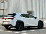 Фото 9 - Lexus UX