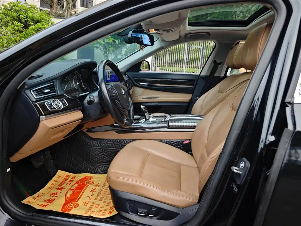 BMW 7 Series 2009 Model 740Li Leading Edition фото 8