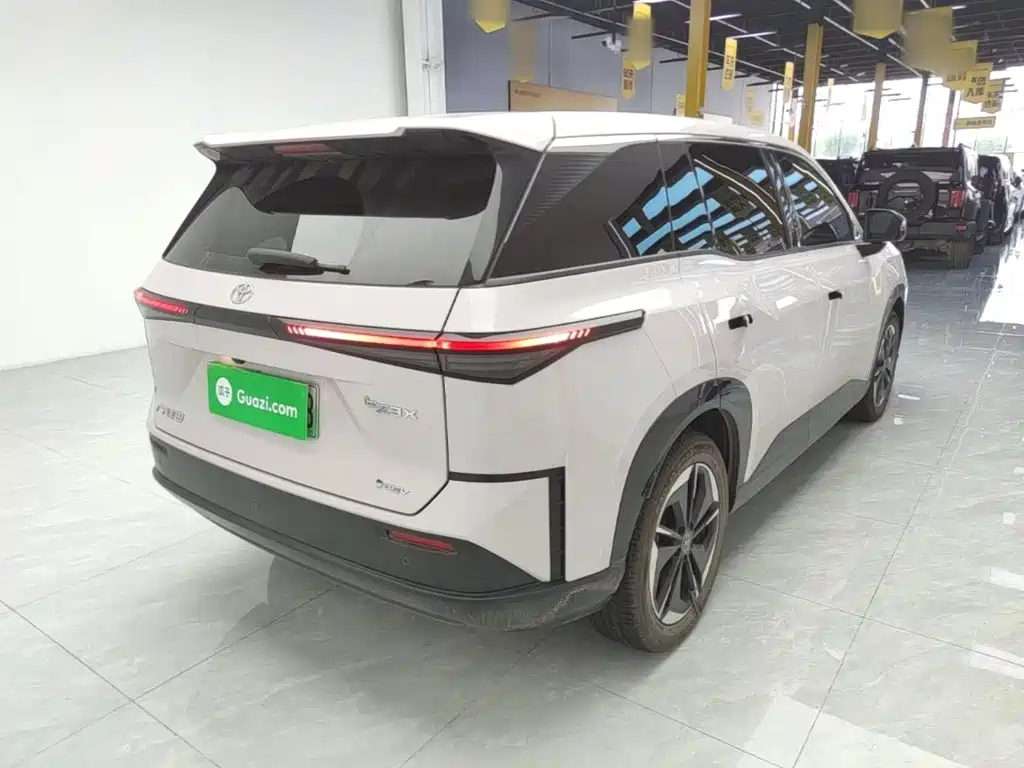 Фото 7 - Toyota BoZhi 3X