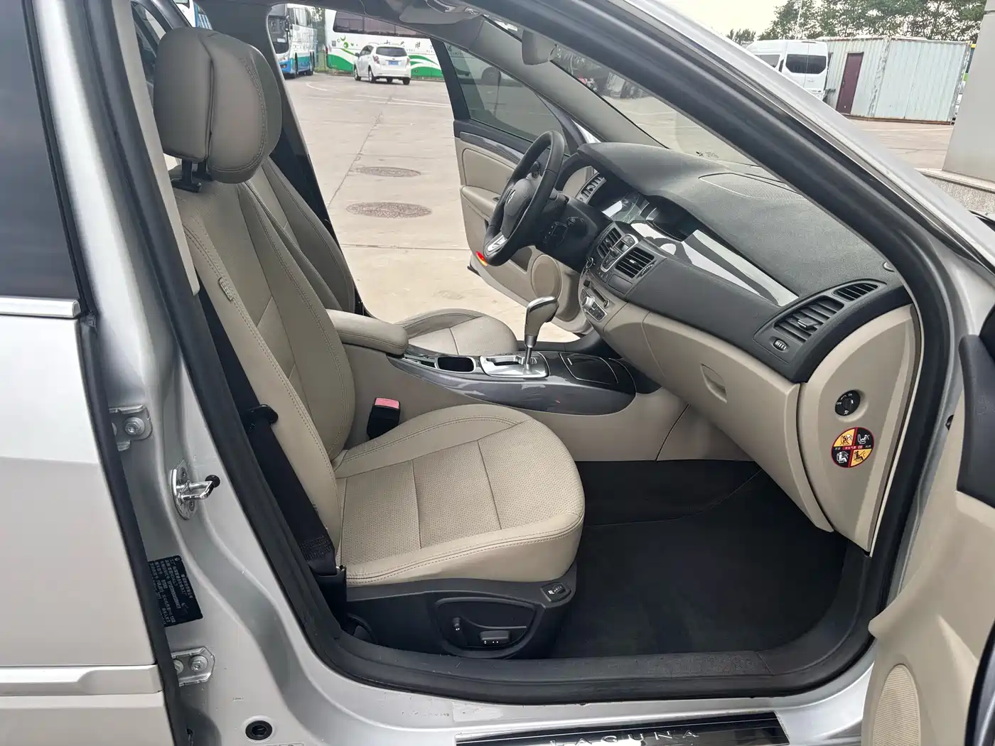 Renault Laguna 2009 2.0T фото 9