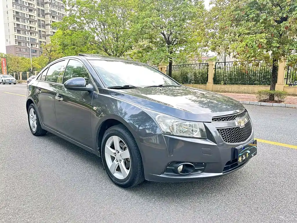 Фото 13 - Chevrolet Cruze