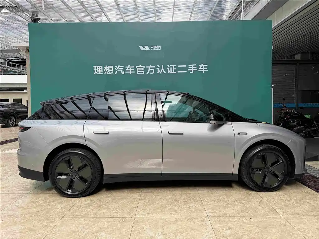 Li Auto i6 2025 2025 2WD Base Model