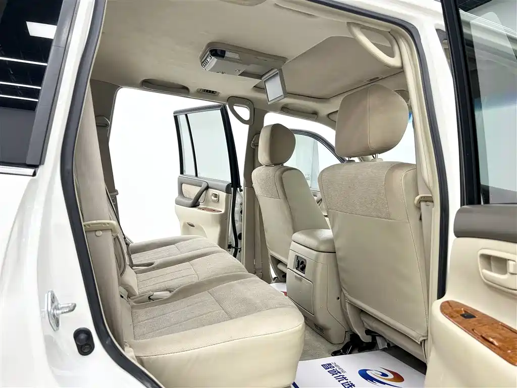 Toyota Land Cruiser 2005 Model 4.7L Automatic GX-R Luxury DVD Edition фото 8