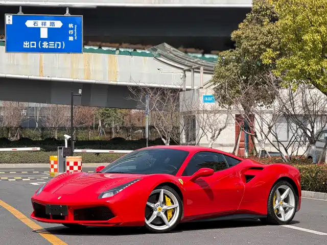 FERRARI 488
