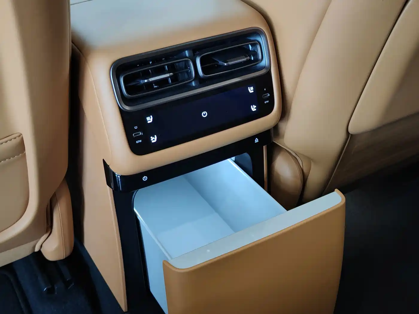 Li Auto i6 2025 2025 4WD Base Model