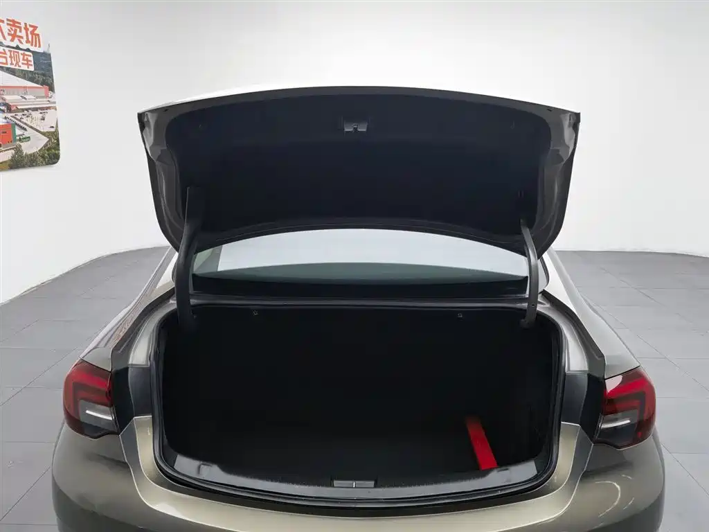 Photo 16 - Buick Regal