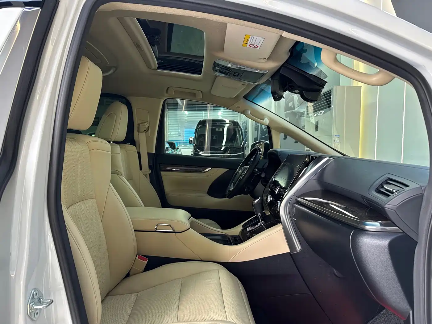 Toyota Alphard 2021 Hybrid 2.5L Premium фото 27