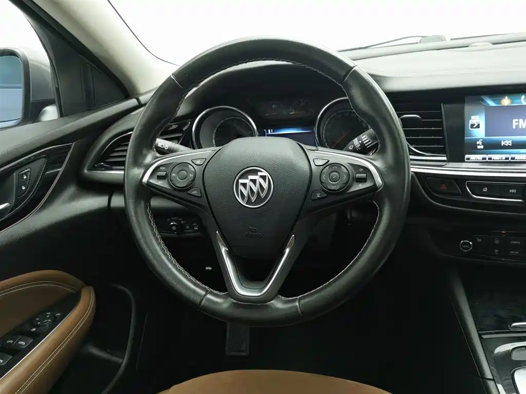 Photo 11 - Buick Regal