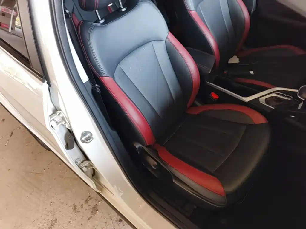 Фото 25 - Geely Vision X3