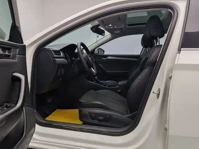 Škoda Superb 2018 TSI330 DSG Comfort Edition China V фото 7