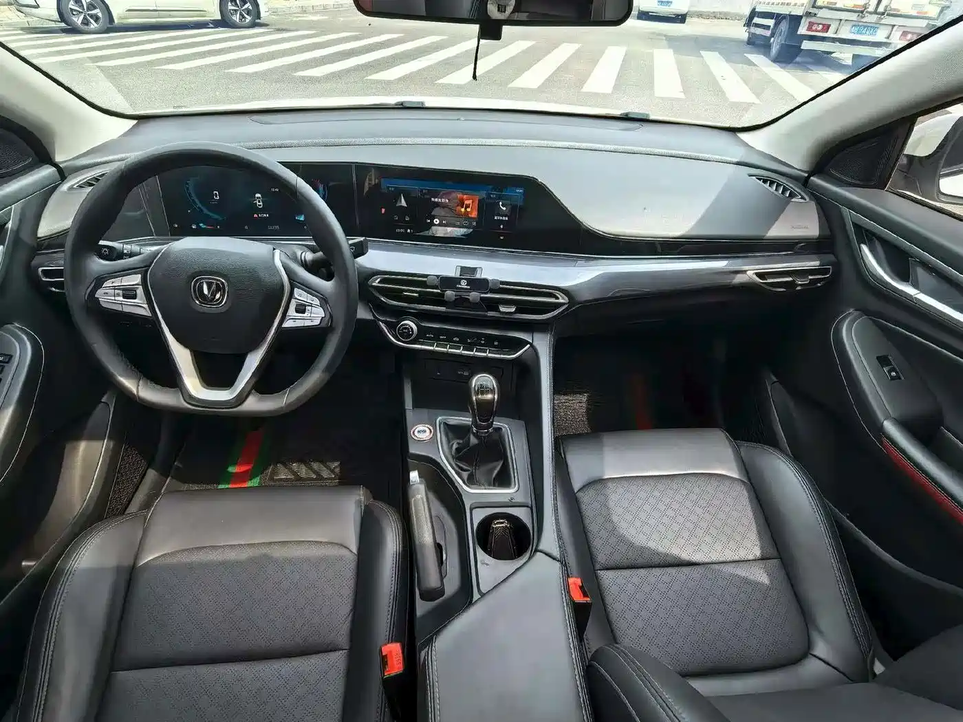 Фото 5 - Changan Eado
