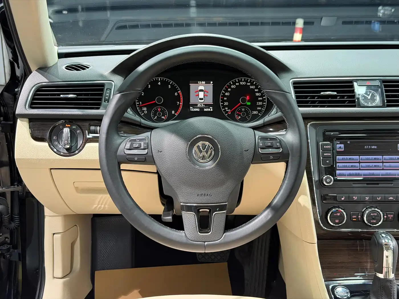 Volkswagen Passat 2014 1.8TSI DSG Executive Edition фото 16