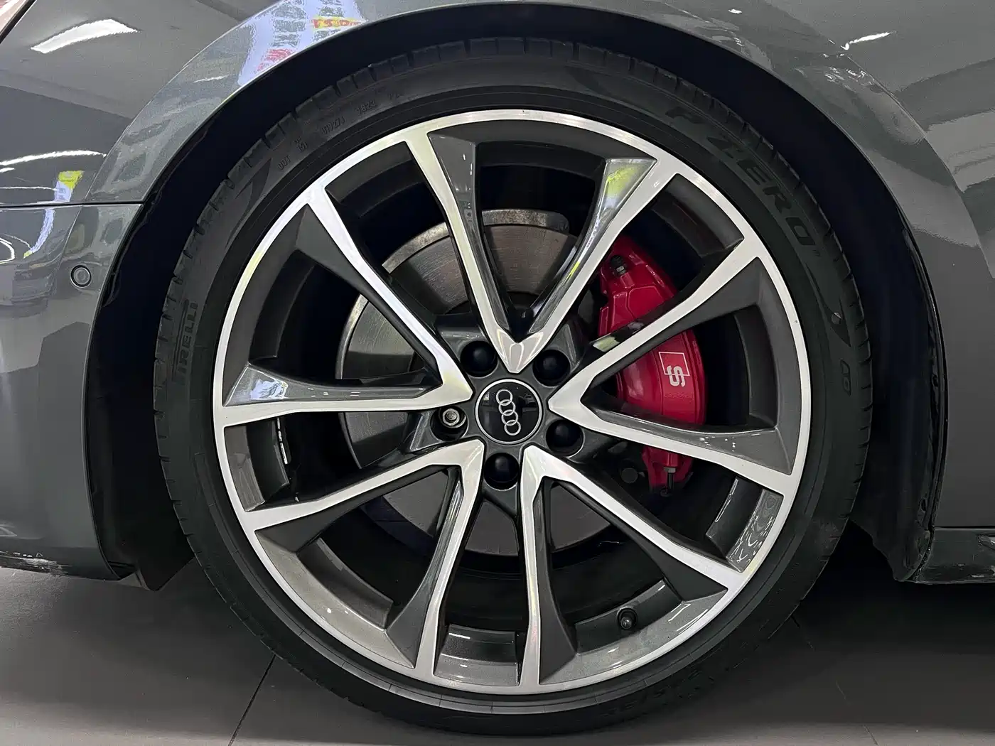 Фото 10 - Audi A4L