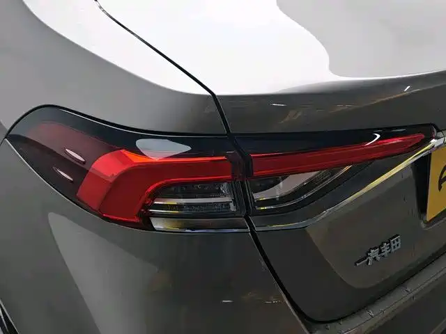 Toyota Corolla 2021 Hybrid 1.8L E-CVT Elite Edition фото 14