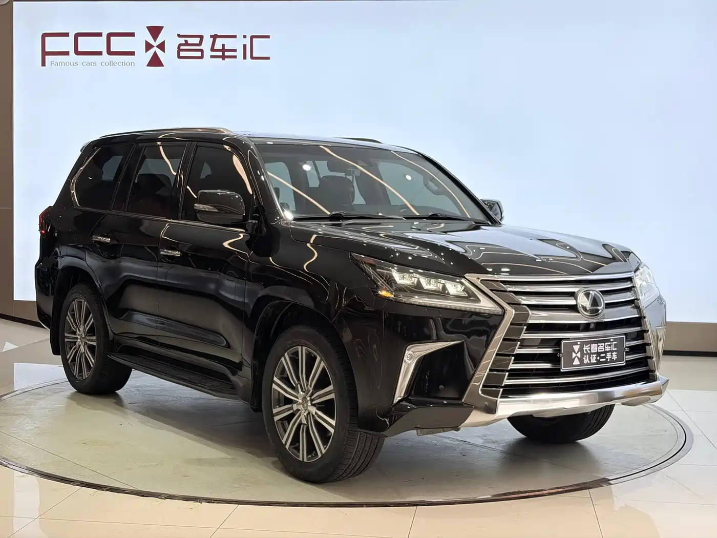 Фото 3 - Lexus LX