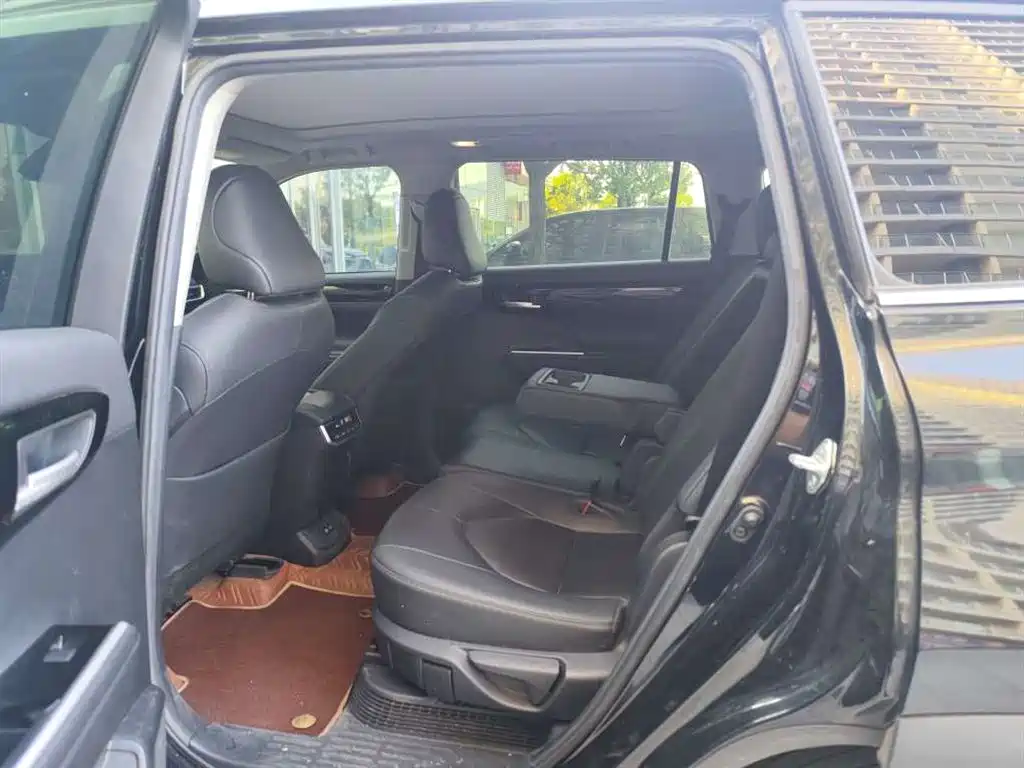 Photo 6 - Toyota Highlander