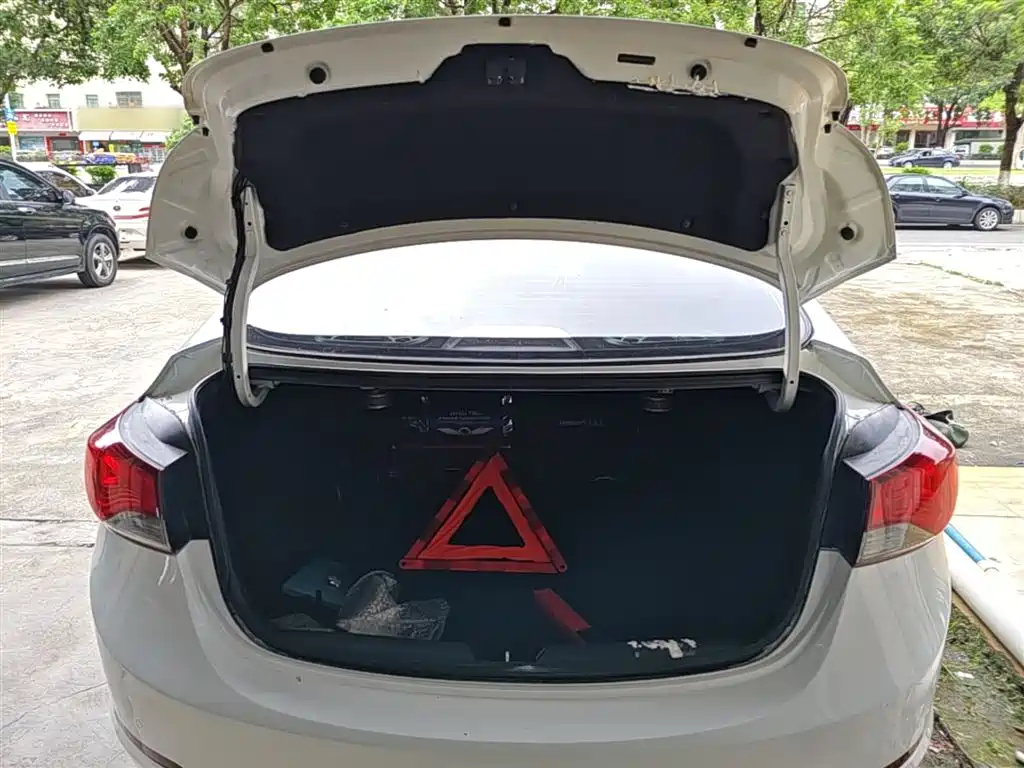 Hyundai Langdong 2016 1.6L Automatic Smart Edition фото 19