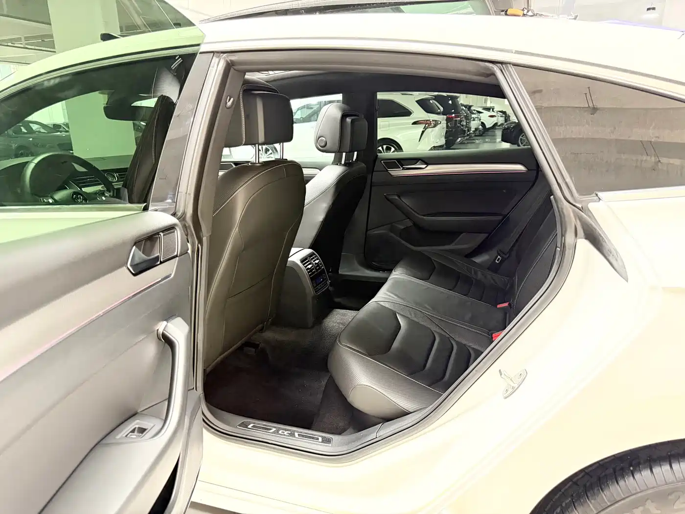 Volkswagen FAW-Volkswagen CC 2019 330TSI Charm Edition China VI фото 14