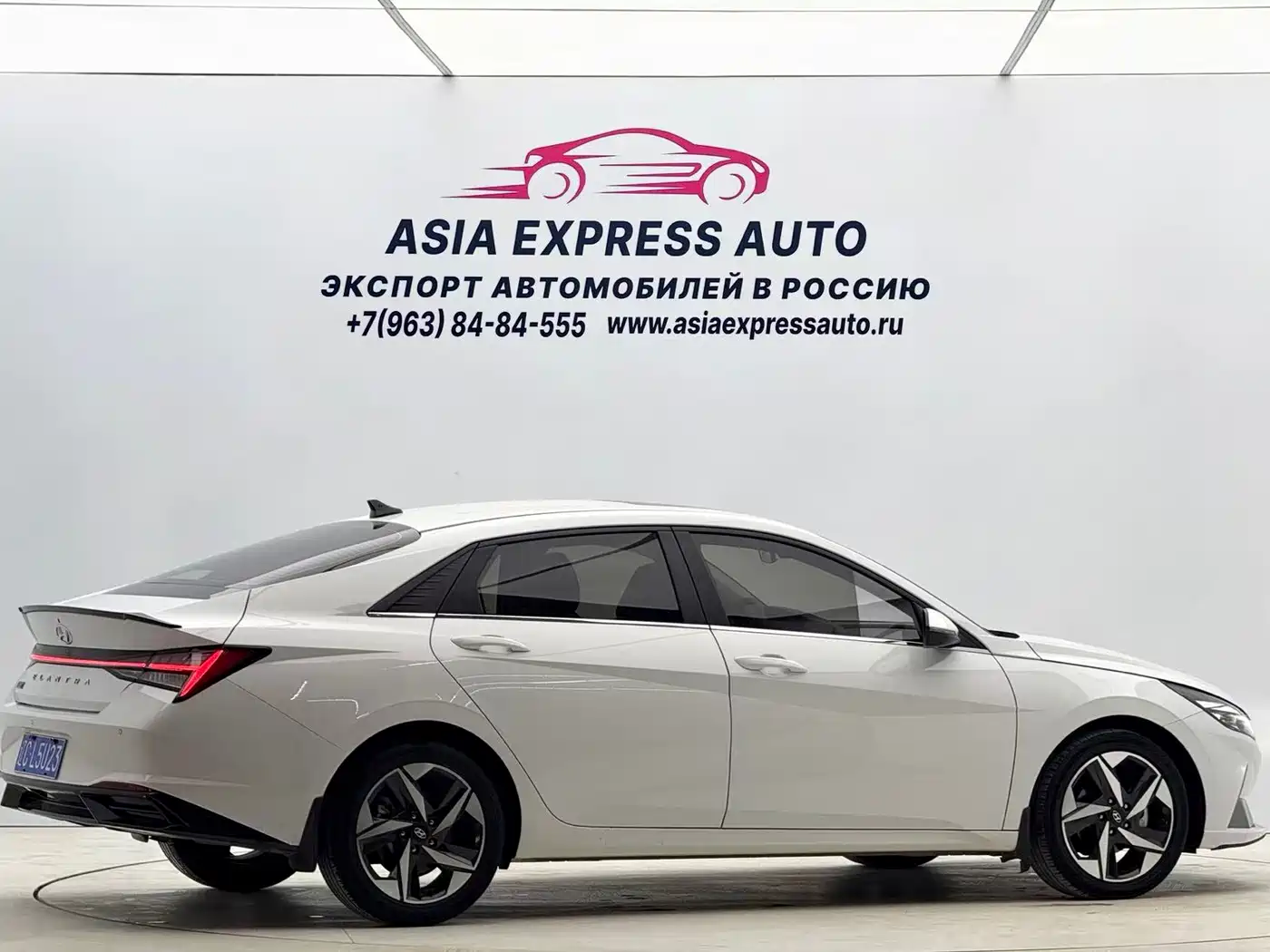 Hyundai Elantra 2022 1.5L CVT LUX Premium Edition фото 4