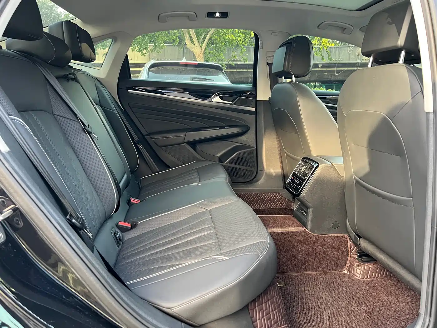 Volkswagen Passat 2024 380TSI Dragon Soaring Edition фото 14