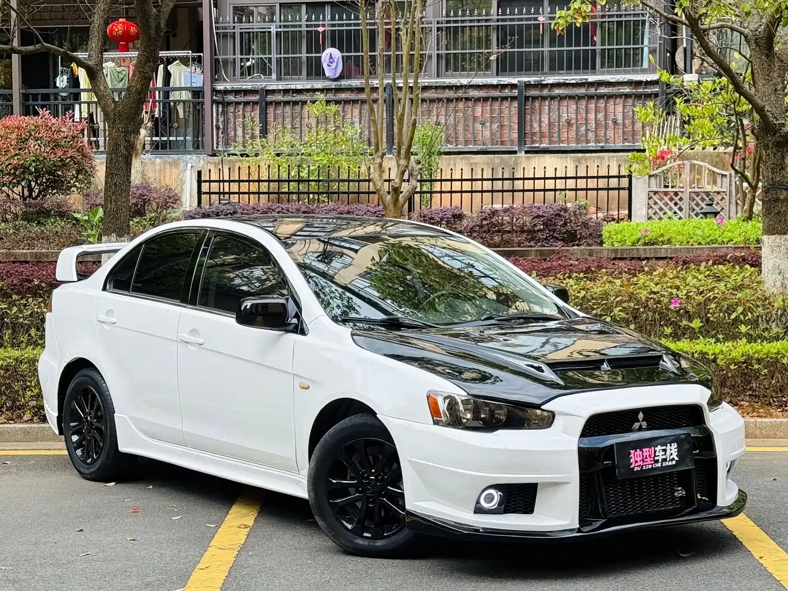 Photo 3 - Mitsubishi Lancer EX