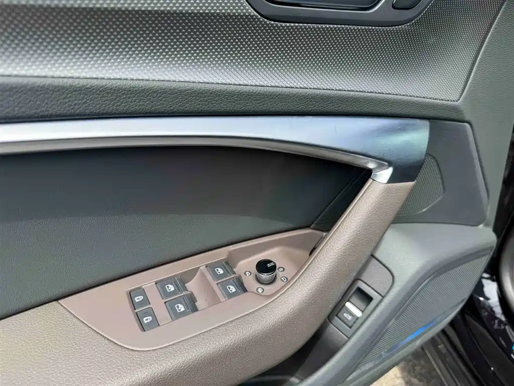 Фото 11 - Audi A7L