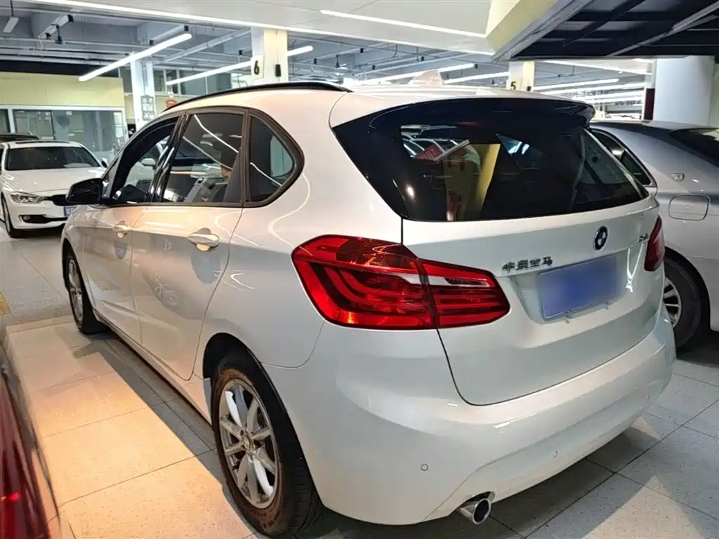 BMW 2 Series Touring 2016 218i Fashion Model фото 5
