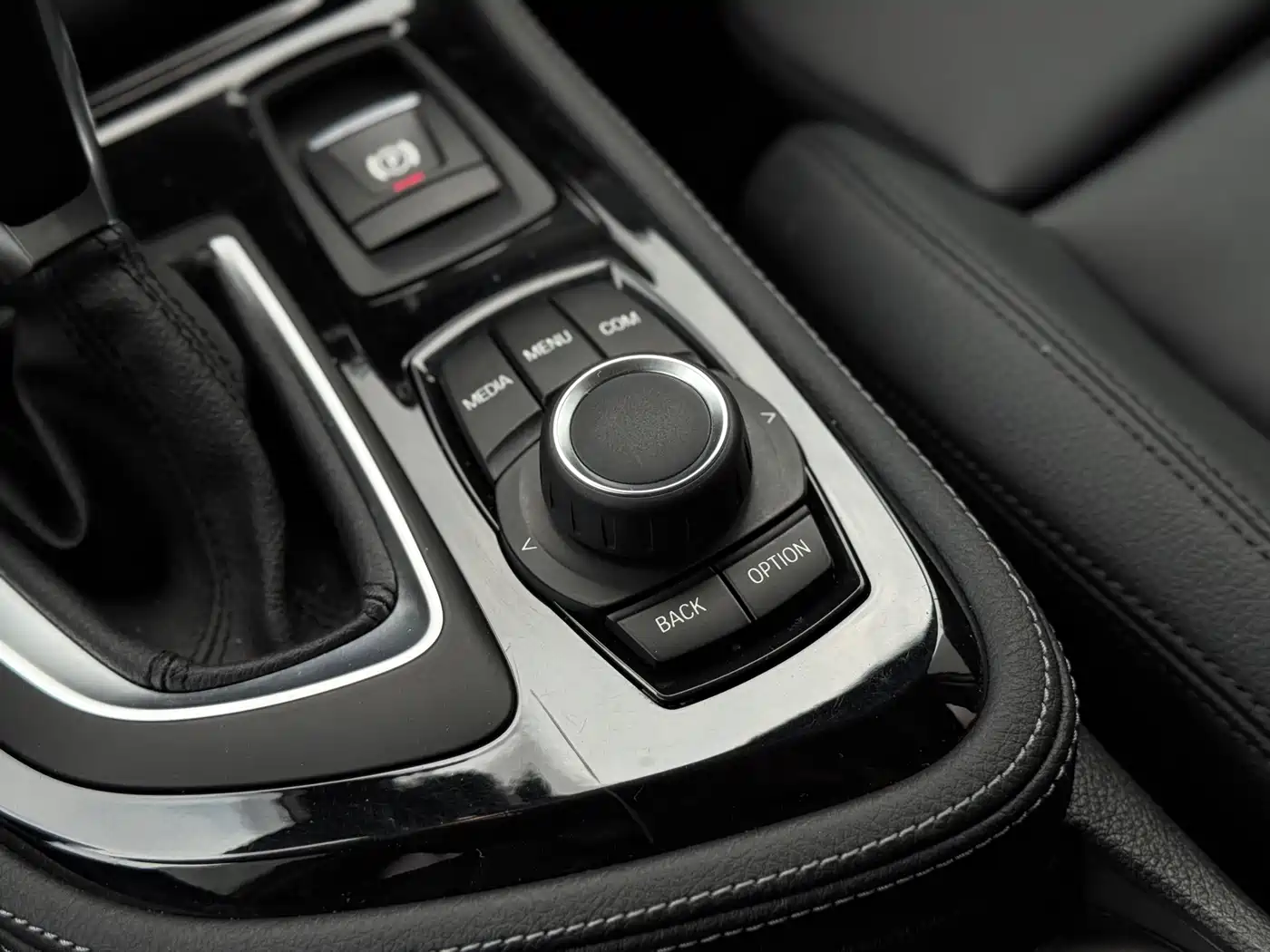 BMW 2 Series Touring 2016 218i Sport Design Package фото 12