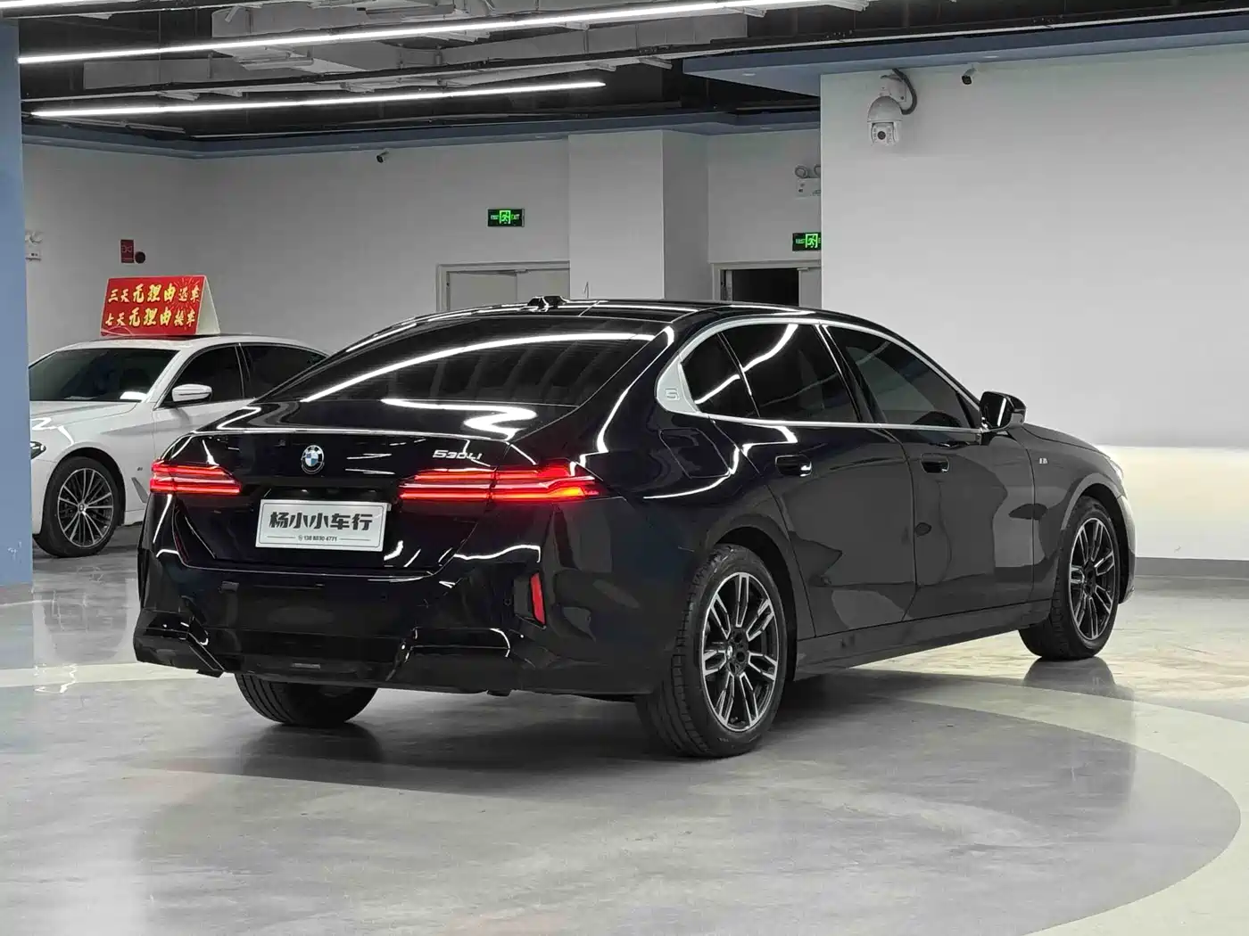 BMW 5 Series 2025 530Li Leading M Sport Package фото 39
