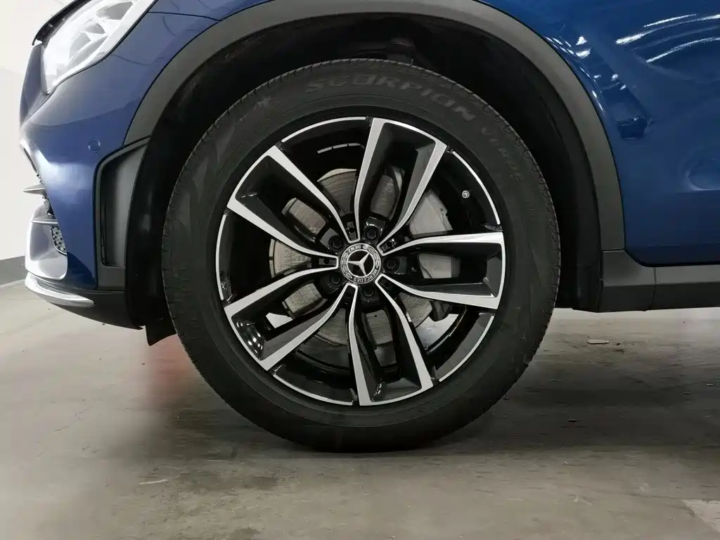 Фото 17 - Mercedes-Benz GLC