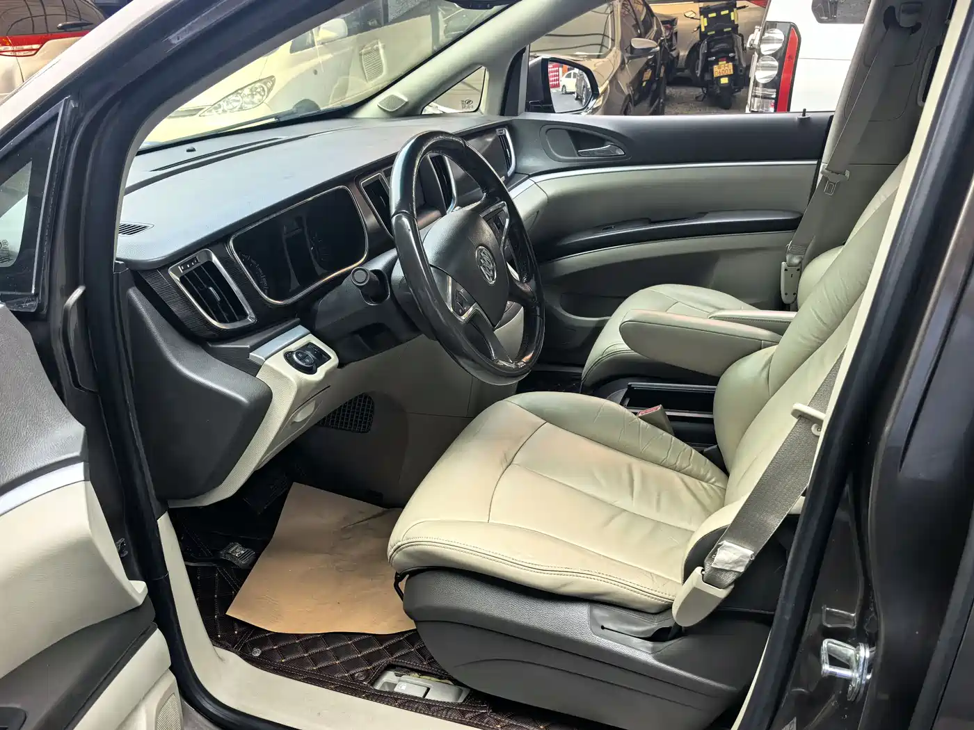Buick GL8 2013 2.4L LT Luxury Business Executive Edition фото 10