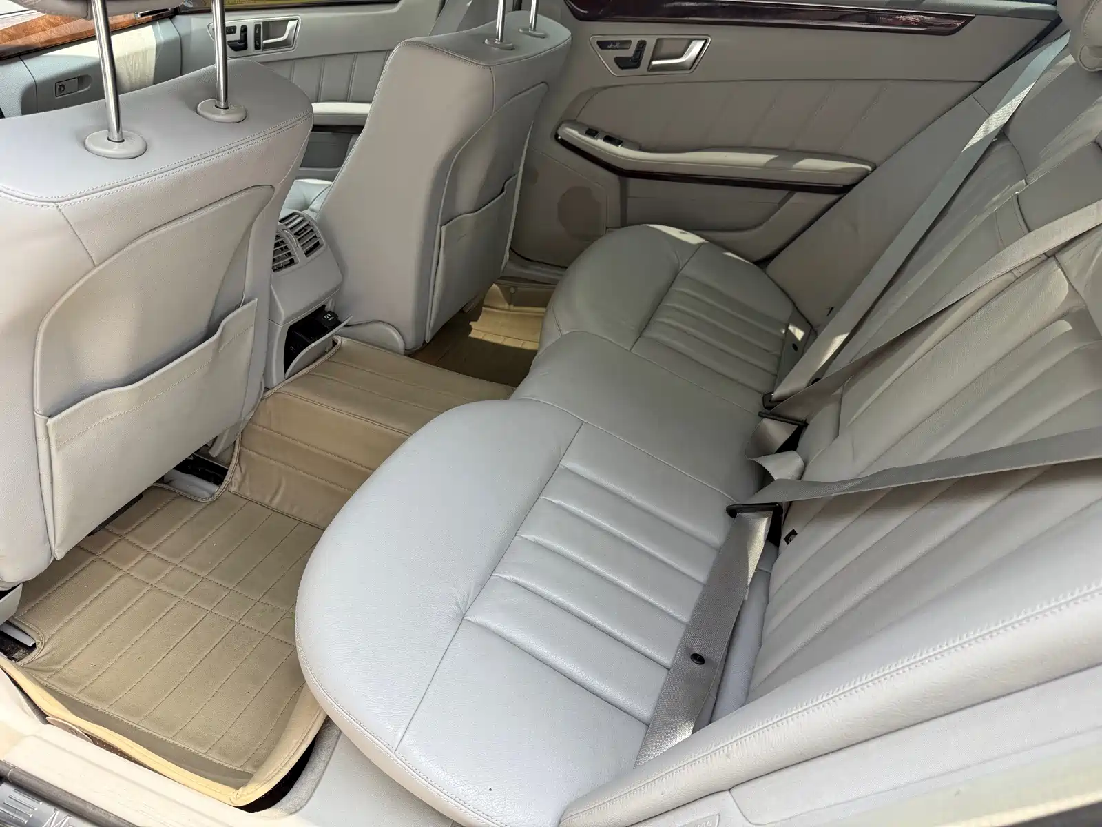 Photo 8 - Mercedes-Benz E-Class