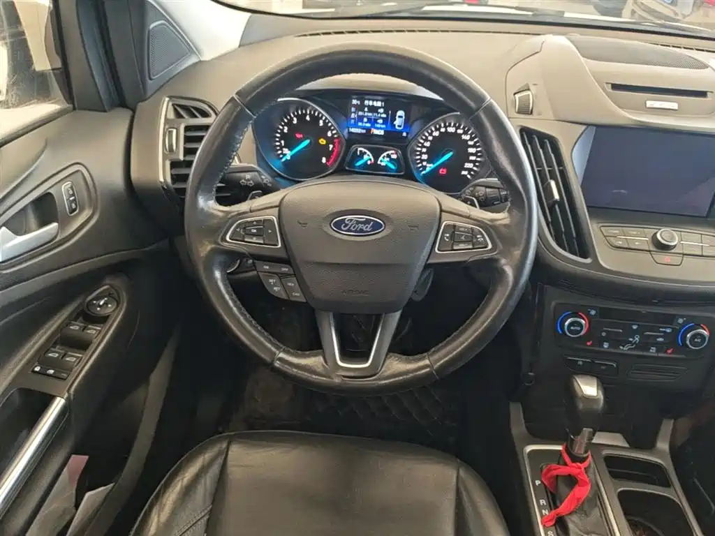 Фото 10 - Ford Kuga