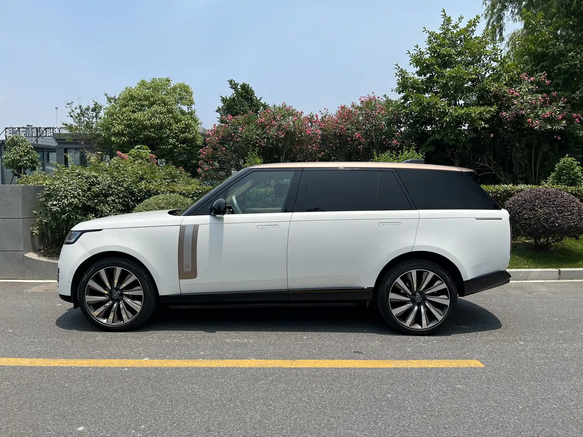 صورة 2 - Land Rover Range Rover