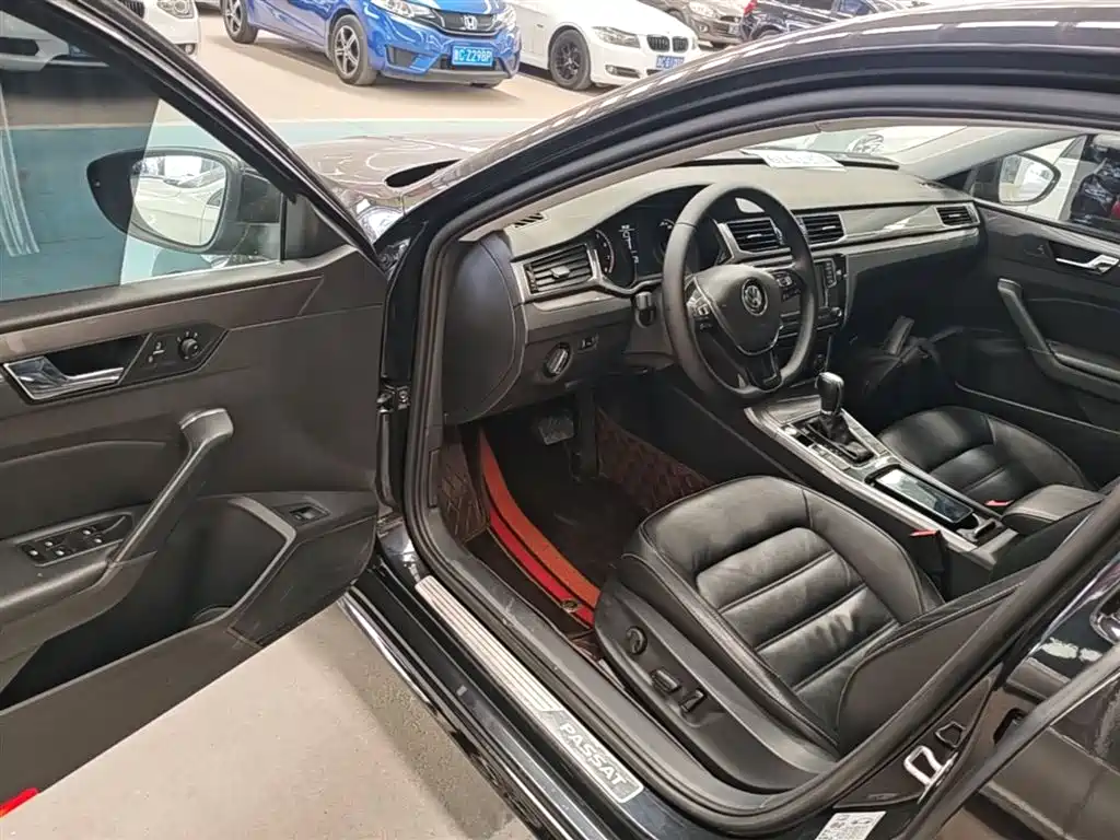 Volkswagen Passat 2017 330TSI DSG Prestige фото 16